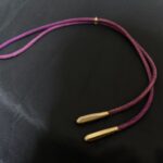 腕貫緒 手抜緒 手貫緒 うでぬきお 真鍮 革レザー 紫染め 約40cm 調整可 太刀 衛府太刀 刀装具